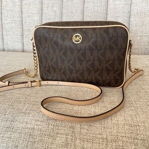 Michael Kors Jet Set Crossbody Bag